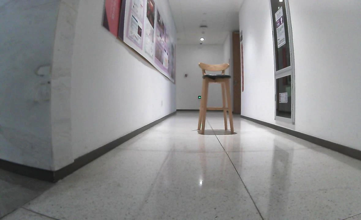 The robot's left view reveals the destination chair.